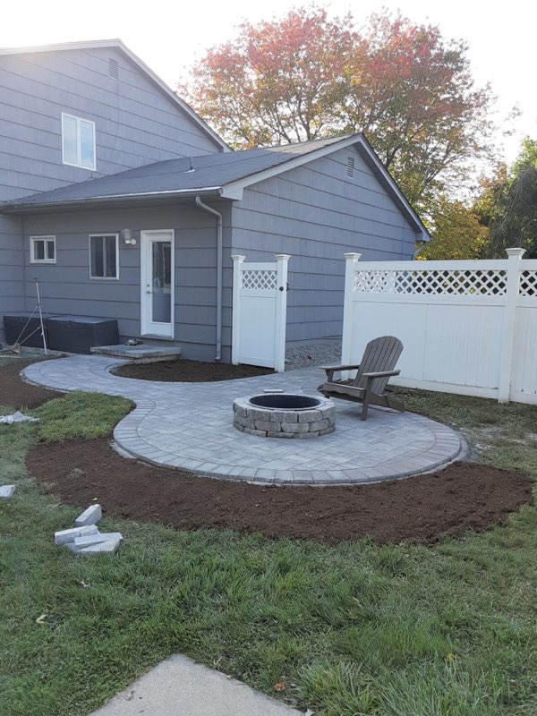 Paver patio with fire pit installation